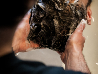 Shampoing pour cheveux gras homme : l’expertise Les Hommes d’Abord