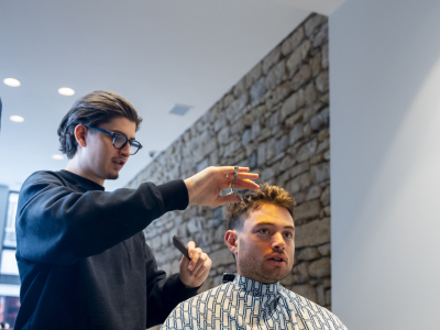 Shampoing pour cheveux fins homme : comment gagner en volume avec Les Hommes D’A