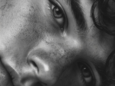 Protéger sa barbe du soleil : guide anti-UV