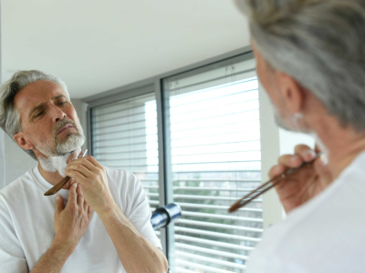  Les pellicules dans la barbe blanche, un problème oublié